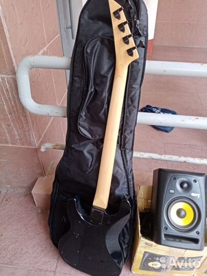 Бас гитара jackson