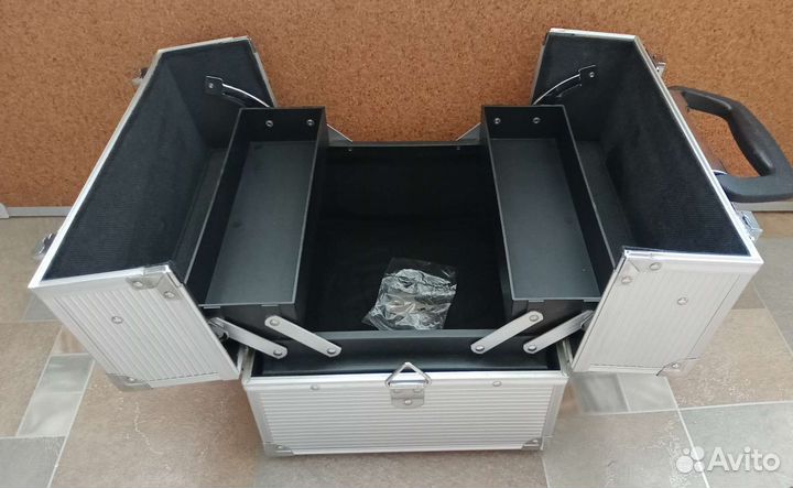 Кейс металлический для косметики или украшений