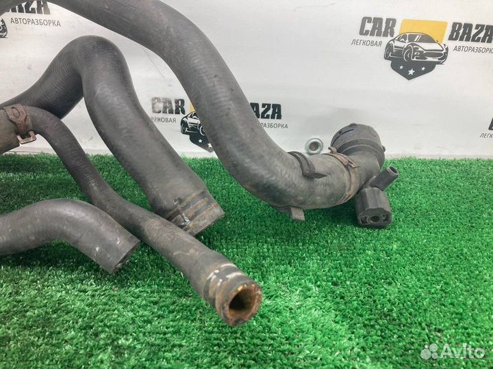 Патрубок системы охлаждения Volkswagen Golf