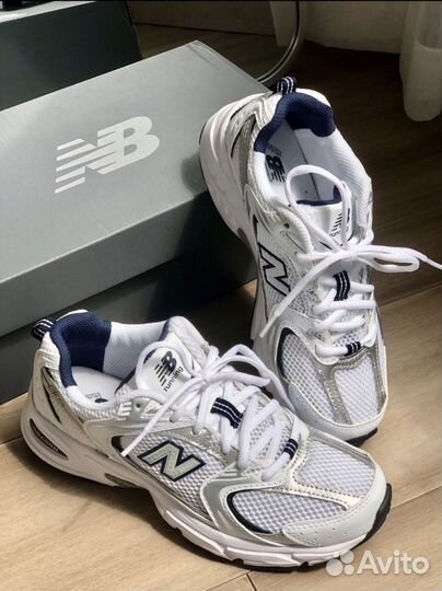 New Balance 530 White Silver Navy