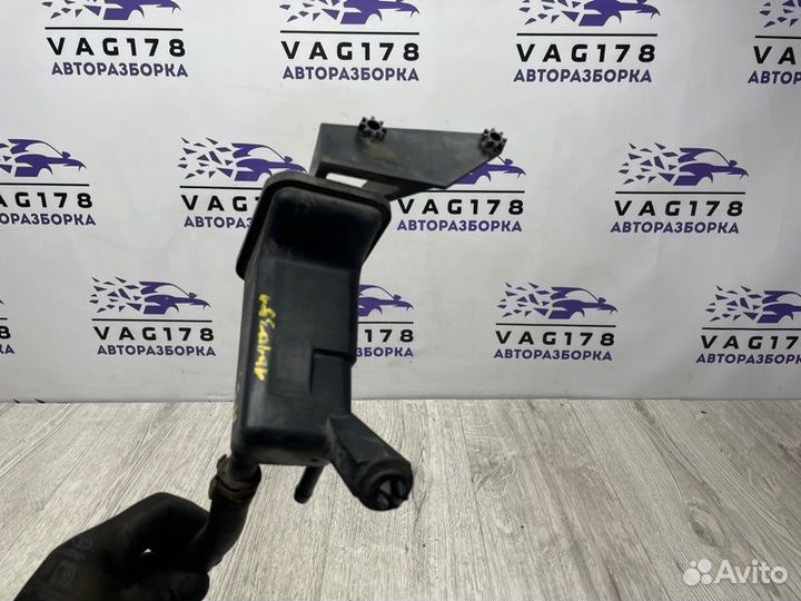 Бачок гидроусилителя Volkswagen Passat B5 AWT 1.8