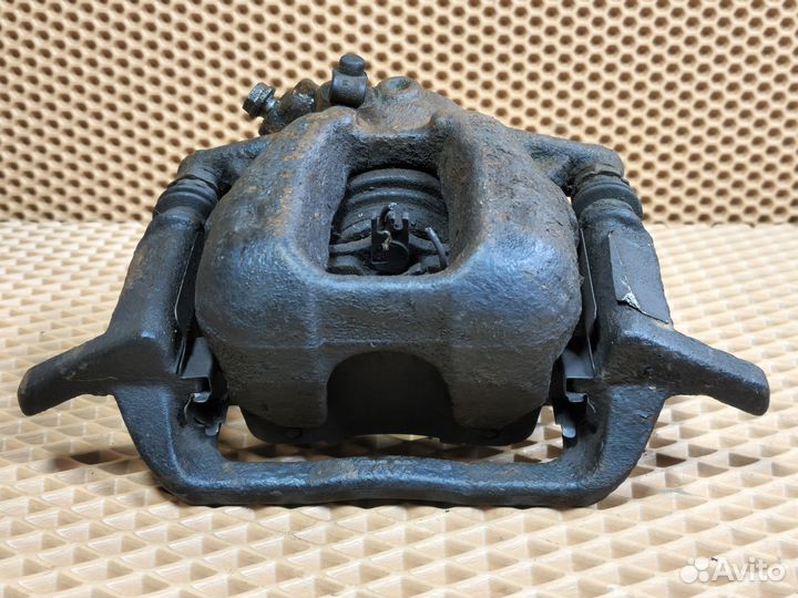 Суппорт тормозной передний правый Peugeot 407