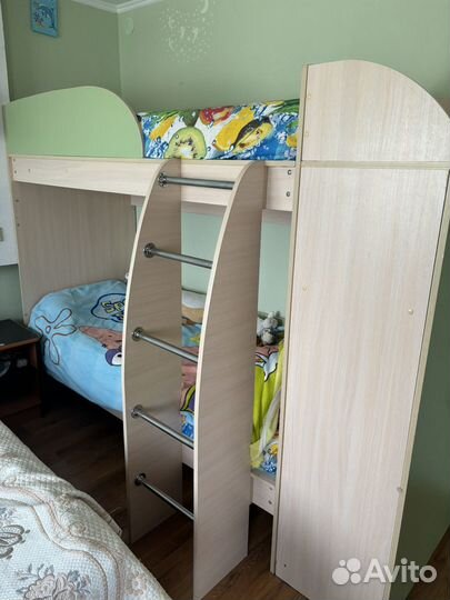 Двухъярусная кровать со шкафом