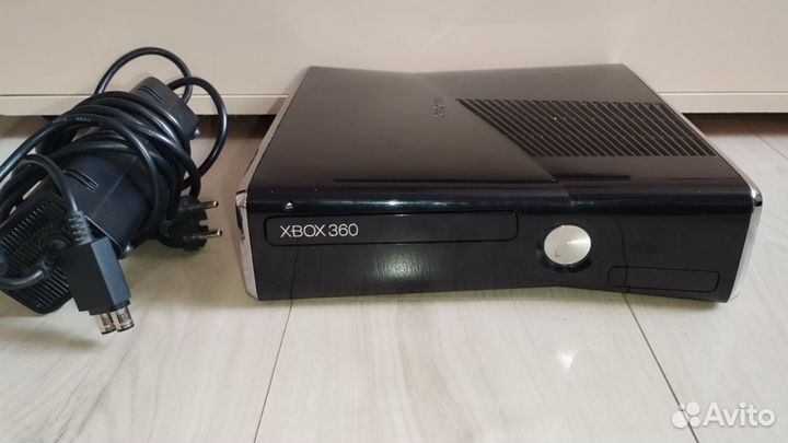 Xbox 360 с Kinect + 3 джойстика и Joy Ride