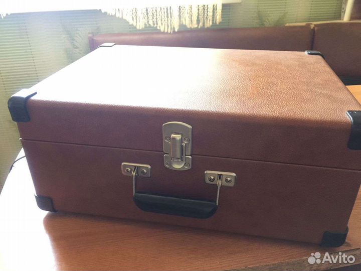 Виниловый проигрыватель