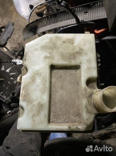 Бочек омывателя Nissan Altima L30