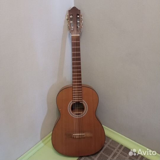 Классическая гитара cremona