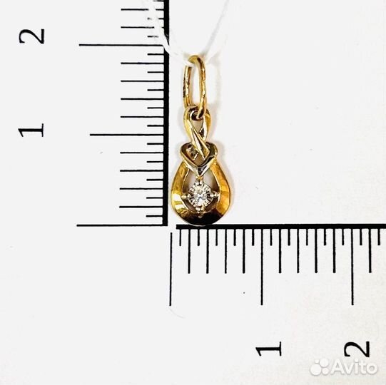 Золотая подвеска с камнем