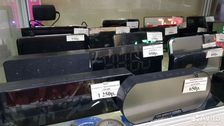 Электронные часы VST716 зелёные и красные белые