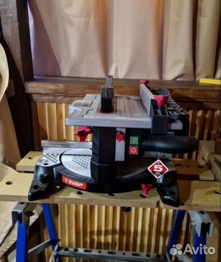 Торцовочная пила комбинированная