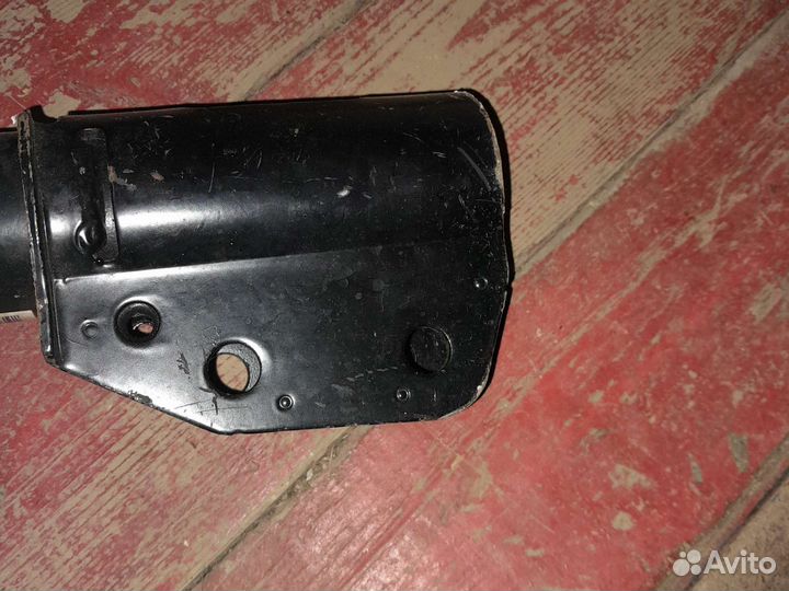 Амортизатор передний правый новый (без упаковки)