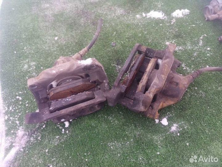 Суппорт тормозной передний Renault Laguna 1999