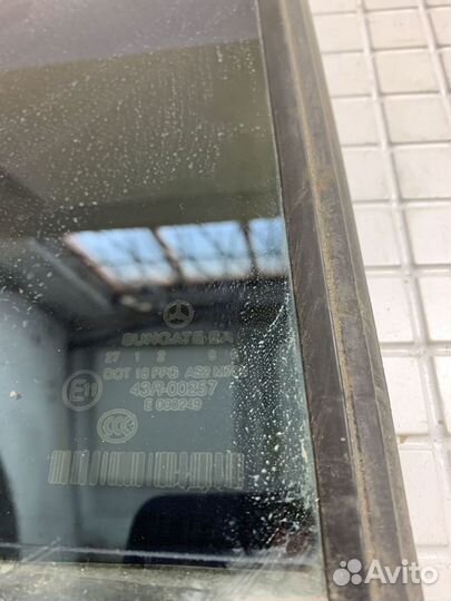 Стекло двери заднее правое Mercedes W221