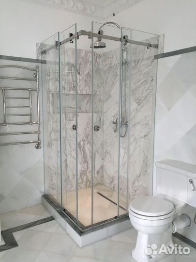 Перегородки из стекла в ванную с дизайном