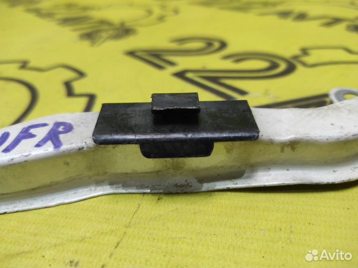 Крепление фары переднее правое Toyota Altezza