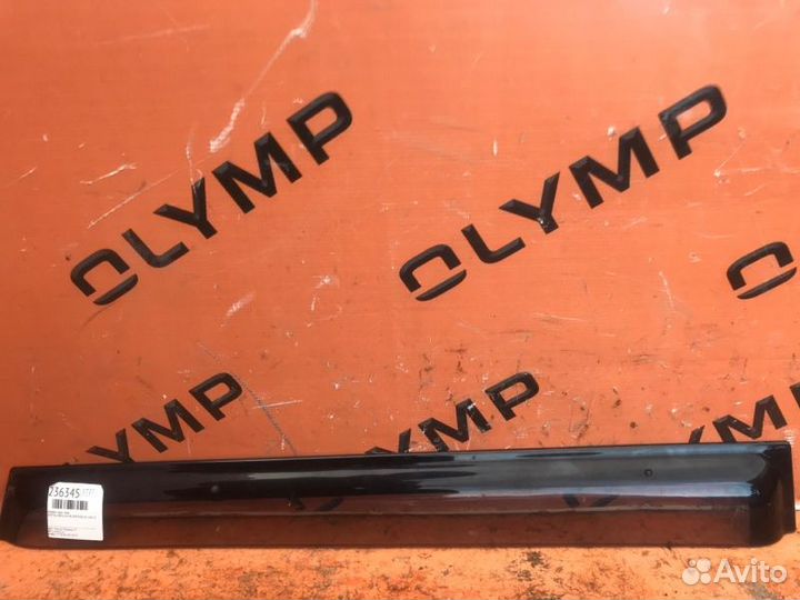 Ветровик задний правый Toyota Corolla Fielder