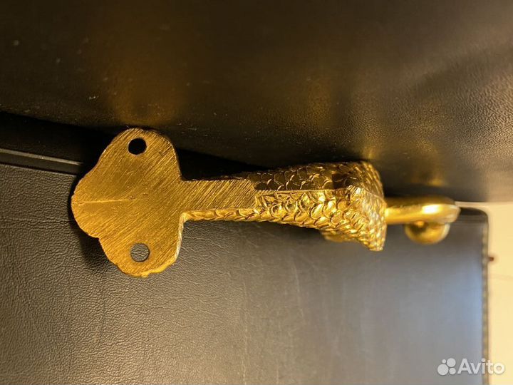 Настенный крюк-вешалка (деталь) 