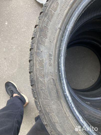 Bridgestone Blizzak LM-25 225/45 R17