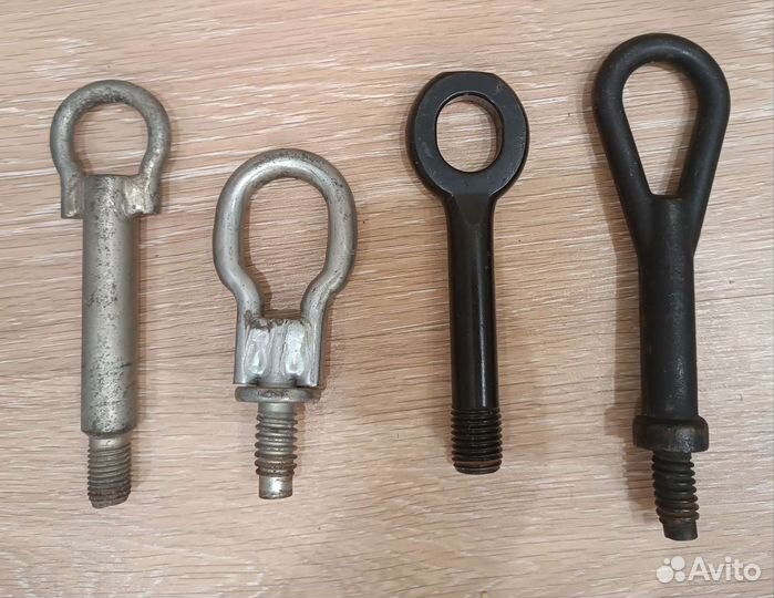 Буксировочный крюк