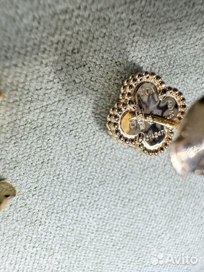 Серьги пусеты Messika золотые с ониксом