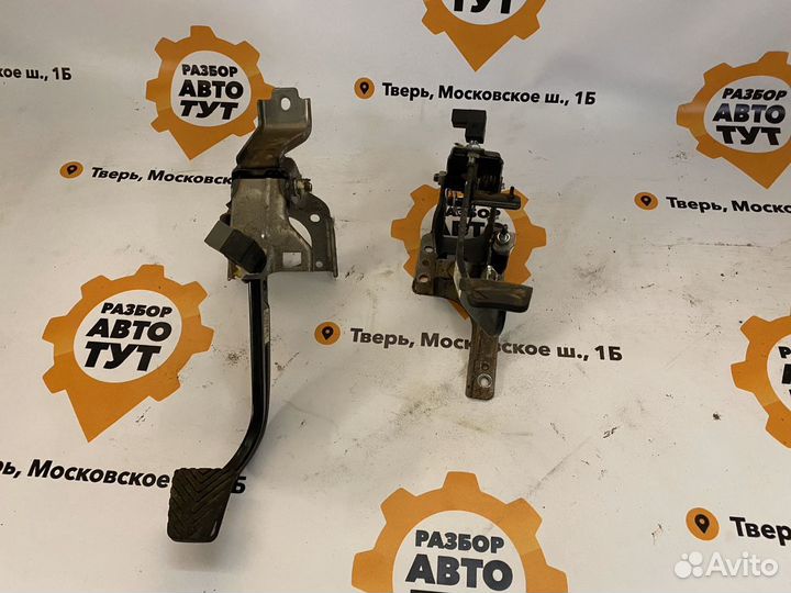 Педали на Киа Рио 2011-2017