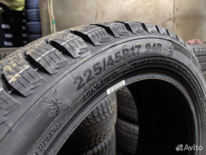 Triangle PL01 225/45 R17 94R