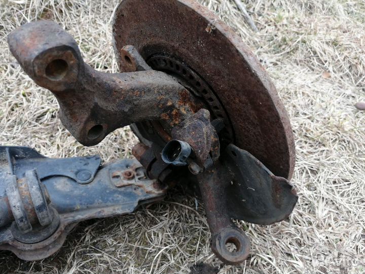 Подрамник пассат б 4