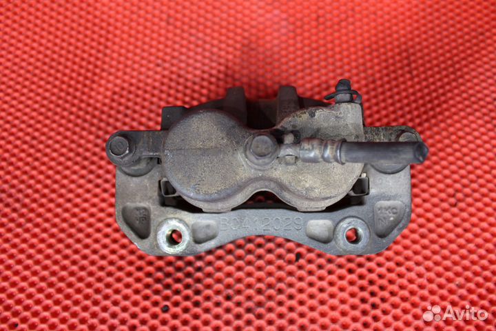 Суппорт тормозной передний левый Hyundai Terracan