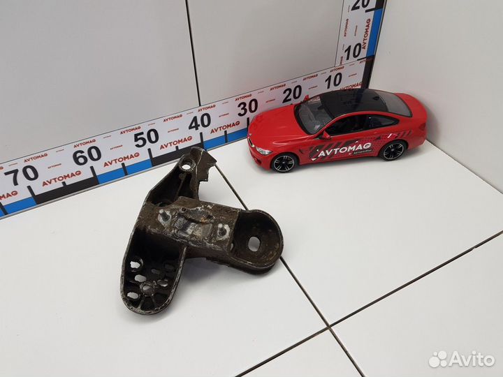 Кронштейн двигателя левый