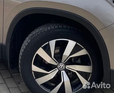 Накладка правого переднего крыла Volkswagen Tayron