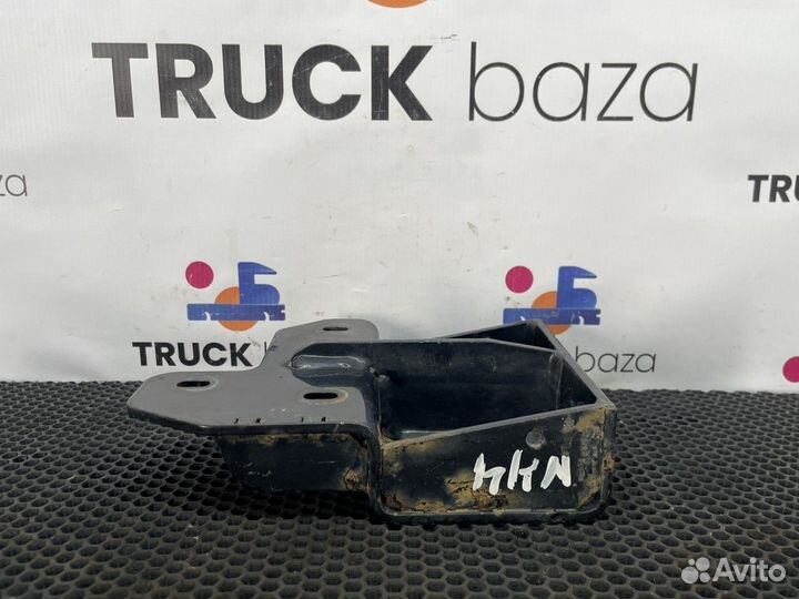 81416145000 Кронштейн усилителя бампера правый