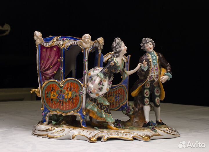 Фарфоровая статуэтка 