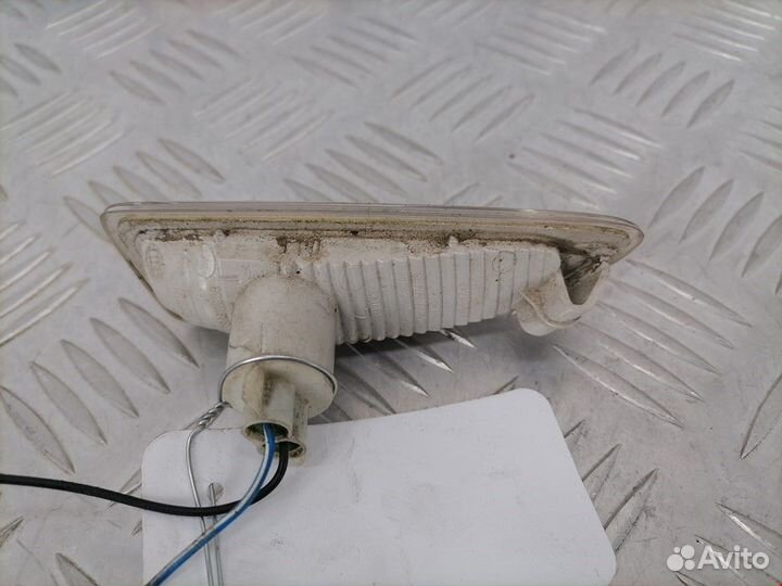 Повторитель передний левый Opel Astra 13273103