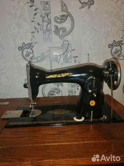 Швейная машинка зингер 1979г