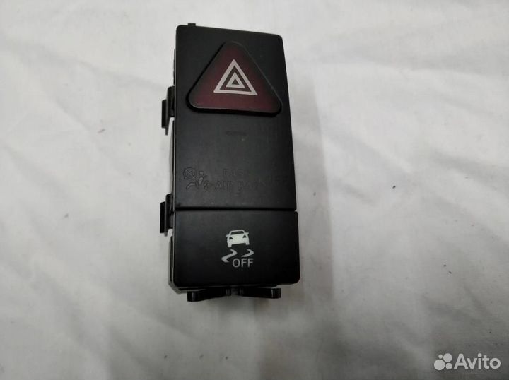 Кнопка аварийной сигнализации w207 coupe E-class
