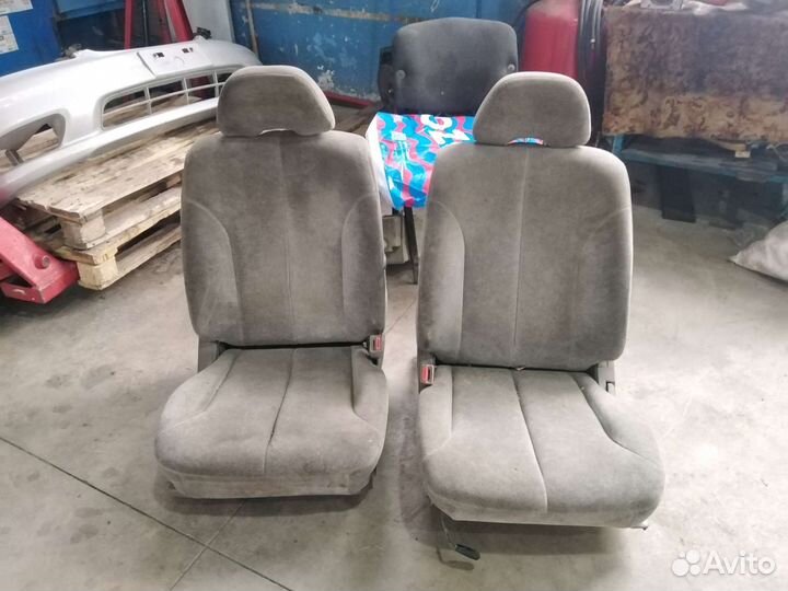 Кресла передние сиденья перед Nissan Cefiro a33