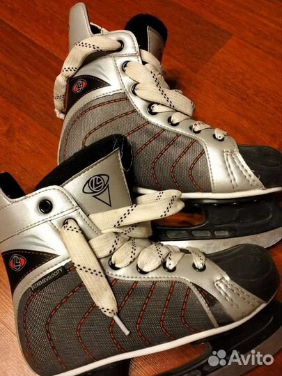 Коньки хоккейные Larsen