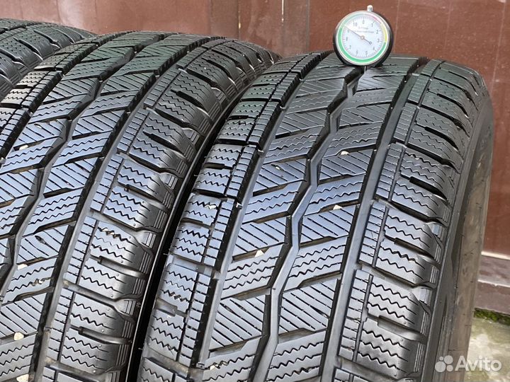 Hankook Winter I'Cept LV RW12 215/65 R15C