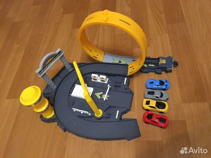 Трасса, машинки, парковка