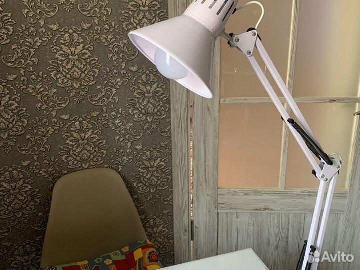 Лампа настольная на прищепке