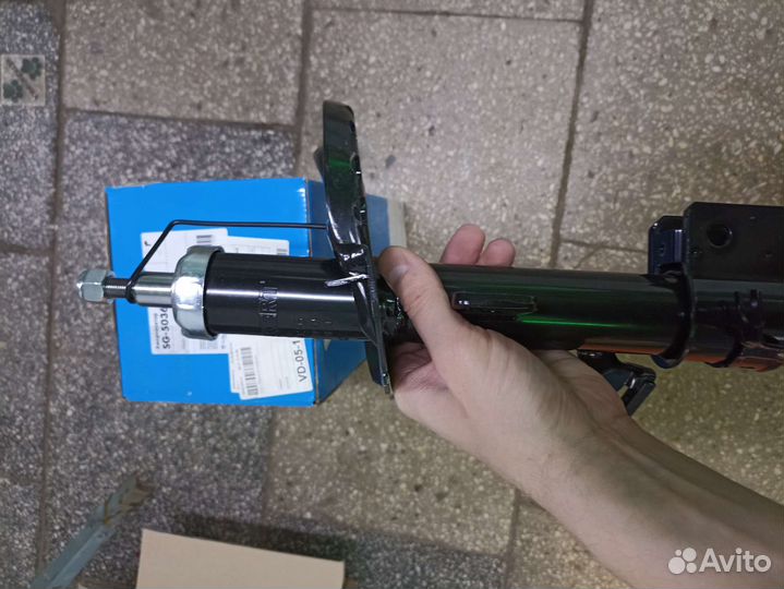 Амортизатор передний Nissan Micra 3