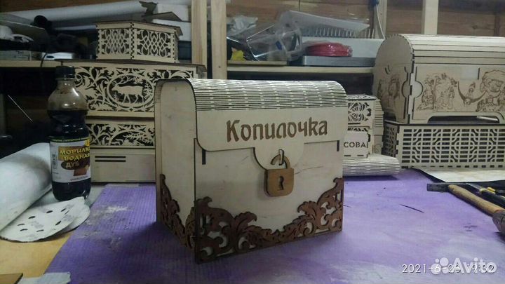 Деревянная шкатулка