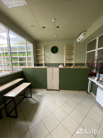 Стойка ресепшн и полки