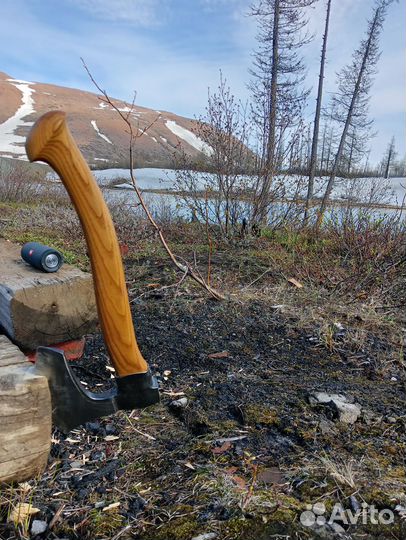 Продам топор 