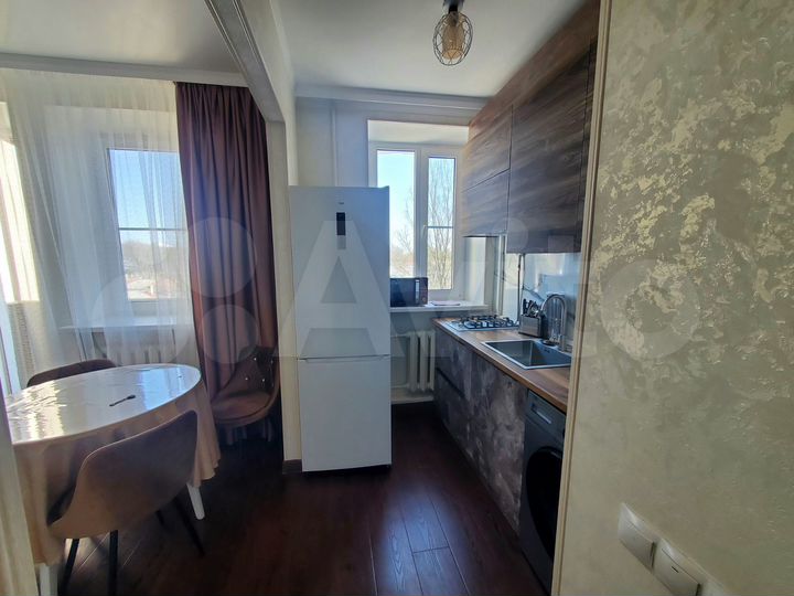 2-к. квартира, 38 м², 3/3 эт.