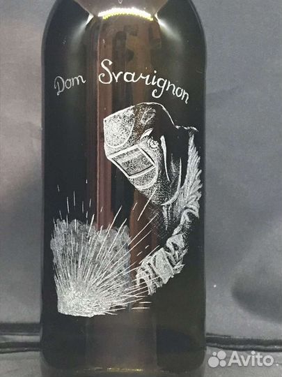 Стеклянная бутылка с гравировкой