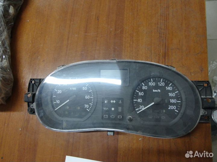 Панель приборов Renault Logan Sandero