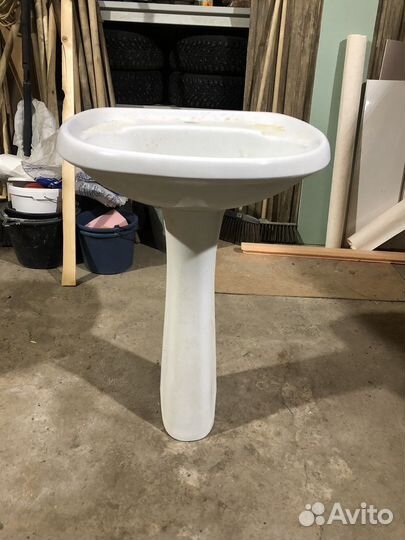 Раковина с пьедесталом