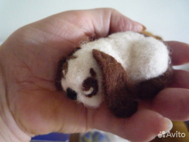 Брошь, спящий щенок