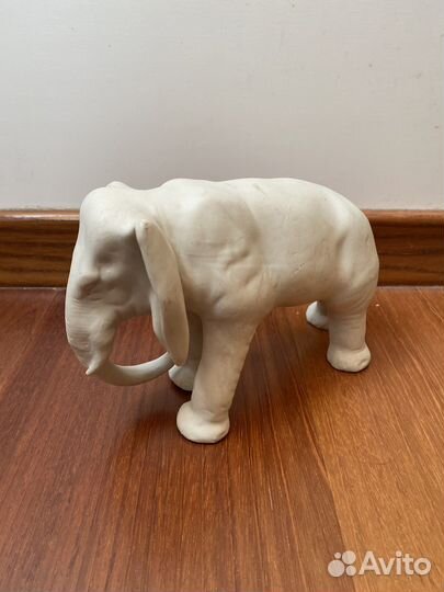 Старинная статуэтка фарфор